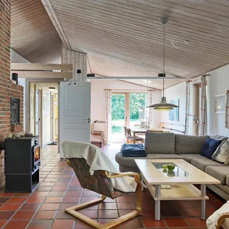 10 Person In Dannemare-by Traum * Dannemare